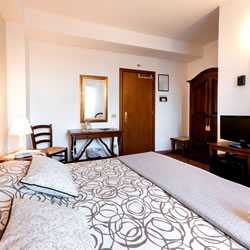 Habitaciones con desayuno en Hotel San Gimignano